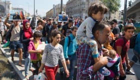 Legisladores de Arizona aprueban retener a inmigrantes aun sin delitos