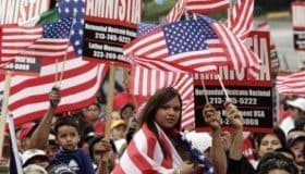 Indulto de Obama a migrantes impediría que Trump los deportara: activista (Video)