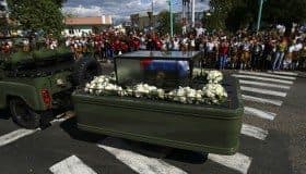 Miles reciben cenizas de Castro en Santiago de Cuba, la cuna de la Revolución (Fotos)