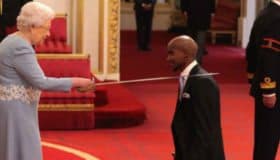 Mo Farah, nuevo Caballero del Imperio Británico (Video)