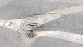 Nuevo “socavoncito” en el Paso Exprés de Cuernavaca, SCT  dice que es “bache” (Video)