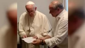 Papa Francisco acepta colaborar en proyecto de AMLO para "ninis"