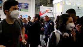 Aristegui en Vivo 03/02/20: Demanda vs. Raniere; llegan estudiantes de China; Súper Tazón y más