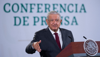 Académicos e intelectuales de la UNAM legitimaron la privatización; Salinas cooptó a casi todos: AMLO