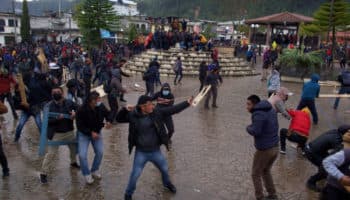 Aristegui en Vivo: violencia en Oxchuc; EU va por hijos de 'El Chapo'; Estafa maestra; evolución de la pobreza y más