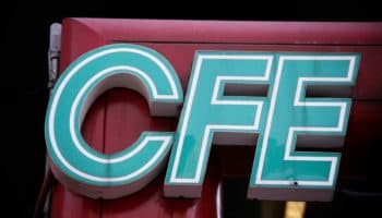 Otro golpe para México: Moody's rebaja la calificación crediticia de la CFE
