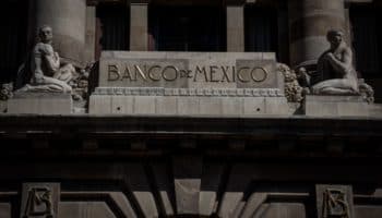 Banxico asegura que sistema financiero de México es estable, pero enfrenta retos; prevé ajuste a calificación crediticia de Pemex