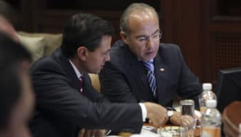 ...Y AMLO acusa pacto EPN-Calderón