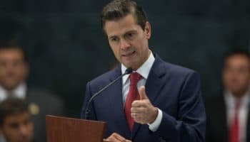 Aristegui en Vivo: UIF denuncia a EPN; atentado contra exprimer ministro de Japón; Abbot contra migrantes y más