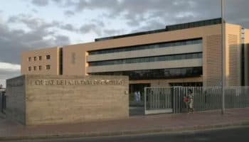 Dan diez años de prisión a un hombre en Valencia por provocar el suicidio de un menor de edad