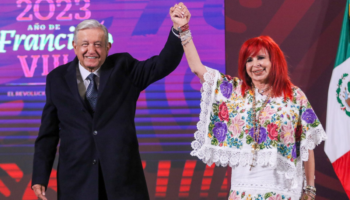 "No he visto", AMLO sobre videos de colaboradores de Sansores