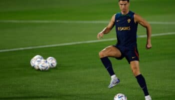 Cristiano Ronaldo rinde un homenaje al futbol femenil durante una ceremonia en Portugal