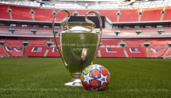 Presentan el balón para las eliminatorias directas y Final de Champions League