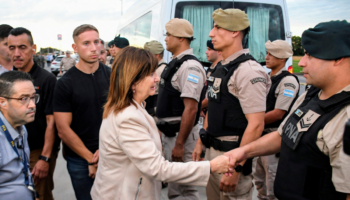 Milei envía fuerzas federales a Rosario, ciudad golpeada por el narco