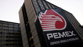 México lanza bonos por 8,000 millones de dólares para respaldar operación deuda Pemex