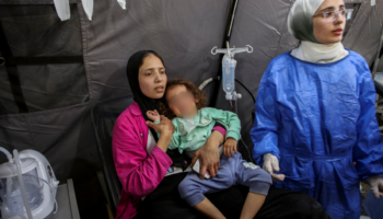 Médicos Sin Fronteras evacúa su hospital en Rafah debido a los bombardeos