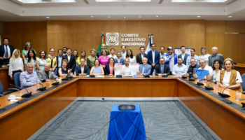 El PAN firma 17 compromisos para defender 'la vida y la familia' con Gálvez como gran ausente