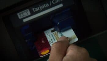 Niña usada para cobrar indebidamente una beca fue dada de alta en 2019; ¿Dónde está el dinero? Periodista | Entérate