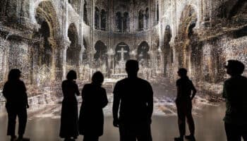 Reabre Notre Dame sus puertas de manera virtual | Video