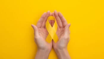 Personas tratadas por salud mental corren más riesgo de suicidio: Estudio