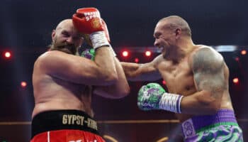 Usyk repite lección a Fury y retiene títulos de peso completo | Video