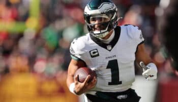 NFL: Reporta Jalen Hurts con Eagles tras golpazo en la cabeza | Video