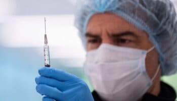 Vacuna de empresa suiza demuestra eficacia para prevenir el cáncer en ensayo clínico