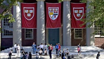 Harvard cede ante presiones de Trump y cambia el nombre de su departamento de diversidad