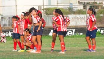 Fallece jugadora de 15 años durante partido de futbol en Michoacán