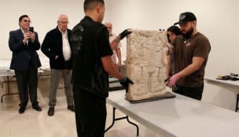 México recupera fragmento de panel maya exhibido en Chicago