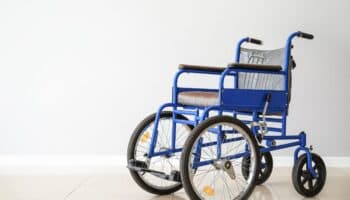 Un paciente parapléjico vuelve a andar gracias a la neuroestimulación de la médula