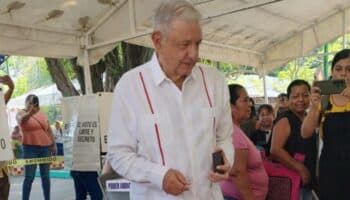 AMLO reaparece tras 8 meses y vota en elección judicial