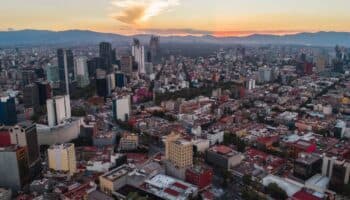 Científicos advierten que la Ciudad de México se hunde entre 10 y 30 centímetros al año