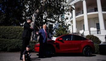 Trump planea vender el Tesla que compró a Musk, según la Casa Blanca