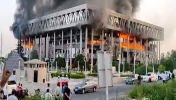 Israel bombardea sede de la televisión pública iraní | Video