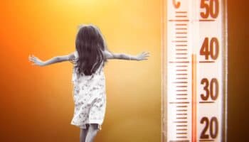 Niña de 9 años muere de calor en Texas; madre la dejó 8 horas en el auto