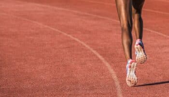 Federación Mundial de Atletismo exigirá pruebas genéticas para competir en la categoría femenina