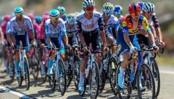 Una caída impide a Del Toro luchar por el triunfo en el inicio de la Vuelta a Burgos