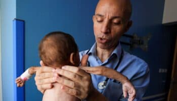 Las clínicas de Gaza están silenciosas 'porque los niños no tienen fuerza ni para llorar': ONG