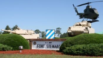 5 soldados heridos y una persona detenida tras el tiroteo en una base militar en EU