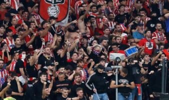 Cae multa al Atleti por racismo y mal comportamiento de aficionados