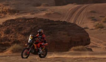 Rally Dakar 2026: Tosha Schareina cede el liderato en motos a  Daniel Sanders | Video