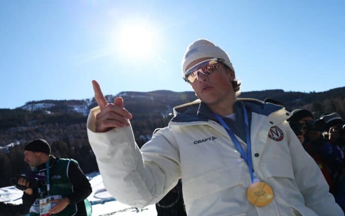 Milano-Cortina 2026: Johannes Hosflot Klaebo se llena el pecho de oro | Video