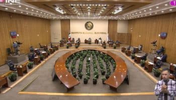 Definen lista de 100 aspirantes para tres plazas en el Consejo del INE