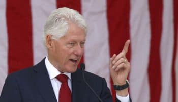 Bill Clinton es hospitalizado en Washington