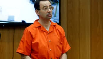 Víctimas de Larry Nassar llegan a un acuerdo compensatorio por 380 mdd | Video
