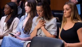 Simone Biles, Aly Raisman y más víctimas de Nassar demandarán al FBI