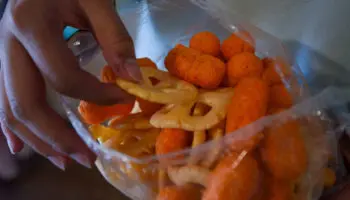 Sin sanciones, 98% de las escuelas aún venden comida chatarra: Bahena | Video