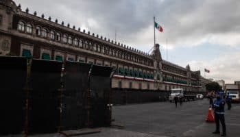 AMLO defiende vallado en Palacio Nacional: 'Son tiempos de zopilotes' de cara a las elecciones