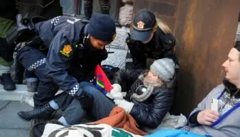Greta Thunberg arrestada en Noruega durante una protesta | Video